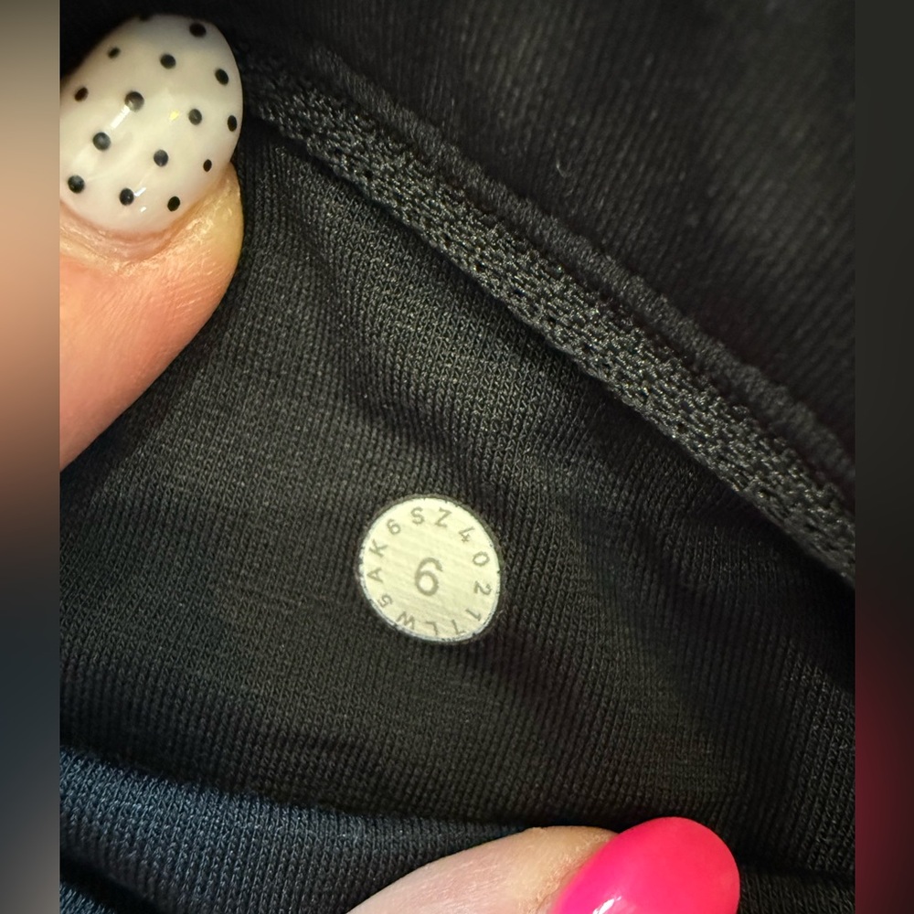 Lululemon Black Leggings size 6 - Picture 4 of 4